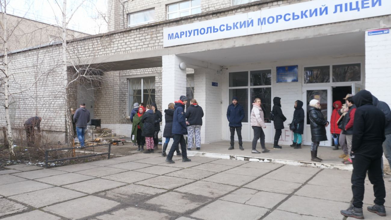 Родина вирішила ховатися в Морському ліцеї / фото Олександр Ратушного